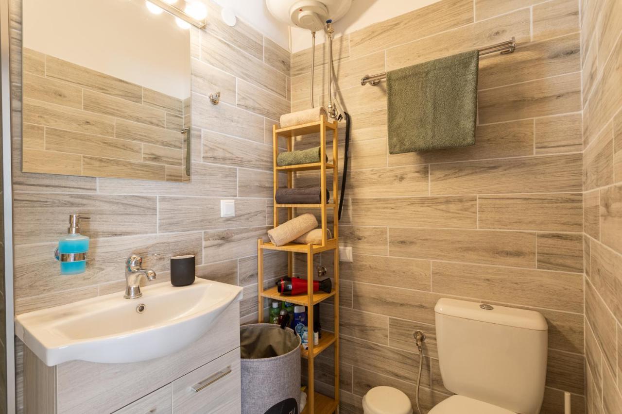 Modern City Center Loft Янина Экстерьер фото